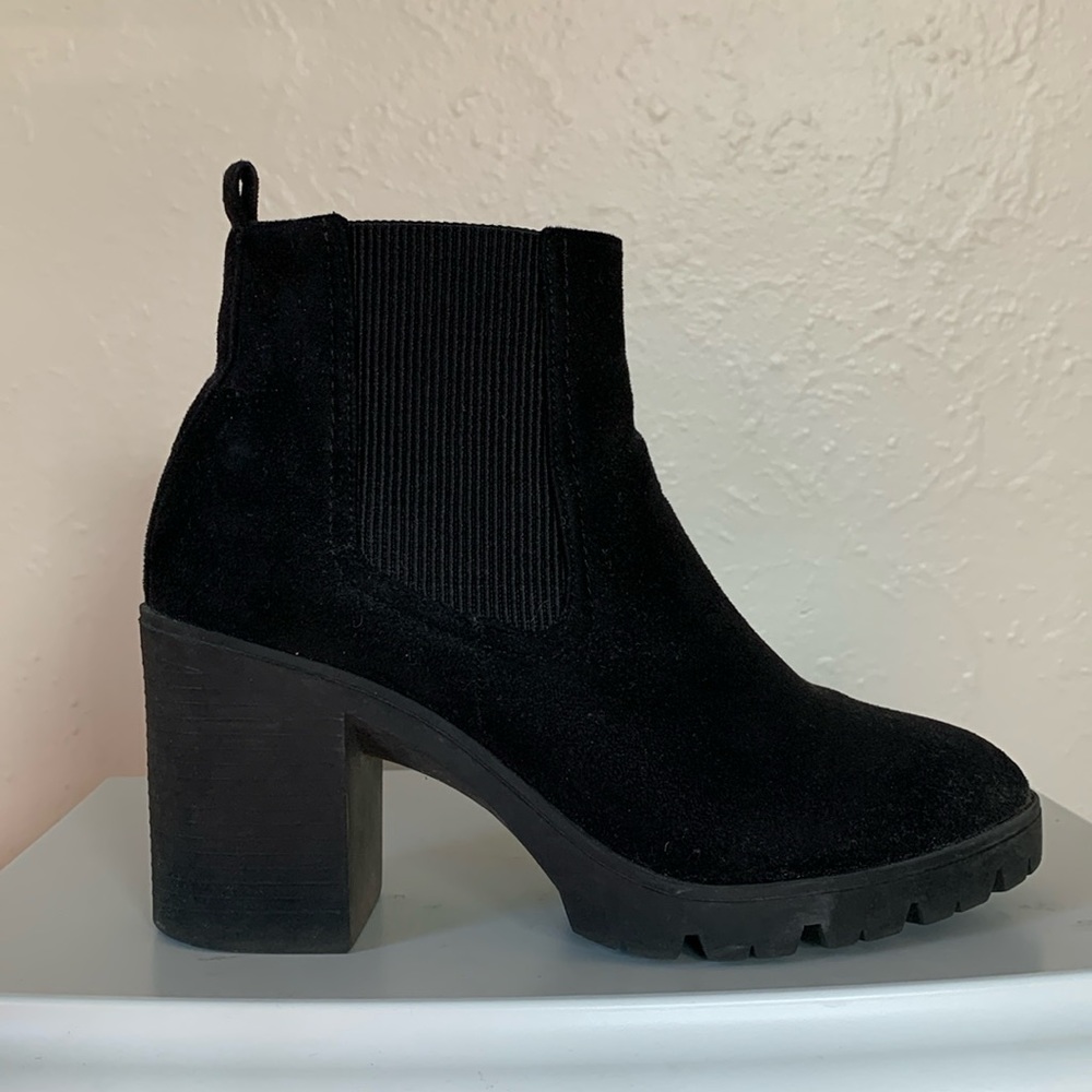 Black chunky heel bootie